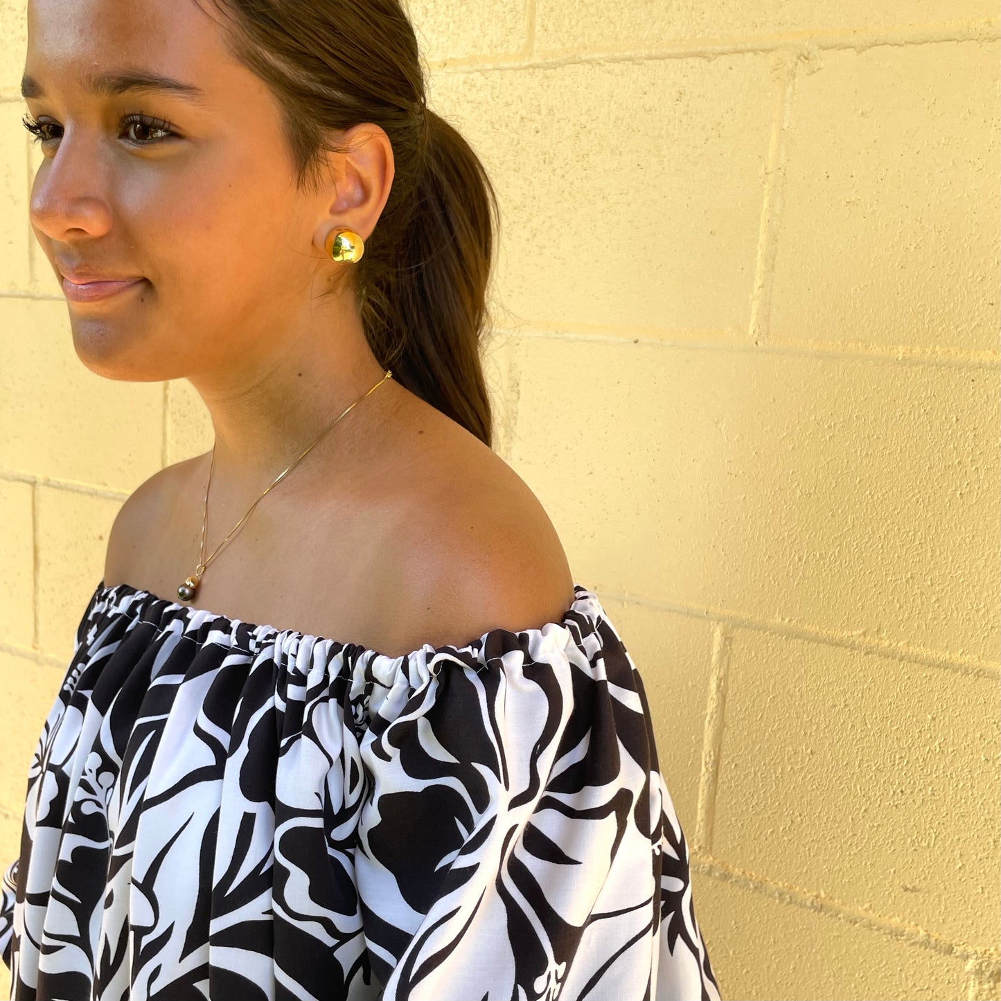 OFF THE SHOULDER CROP TOP