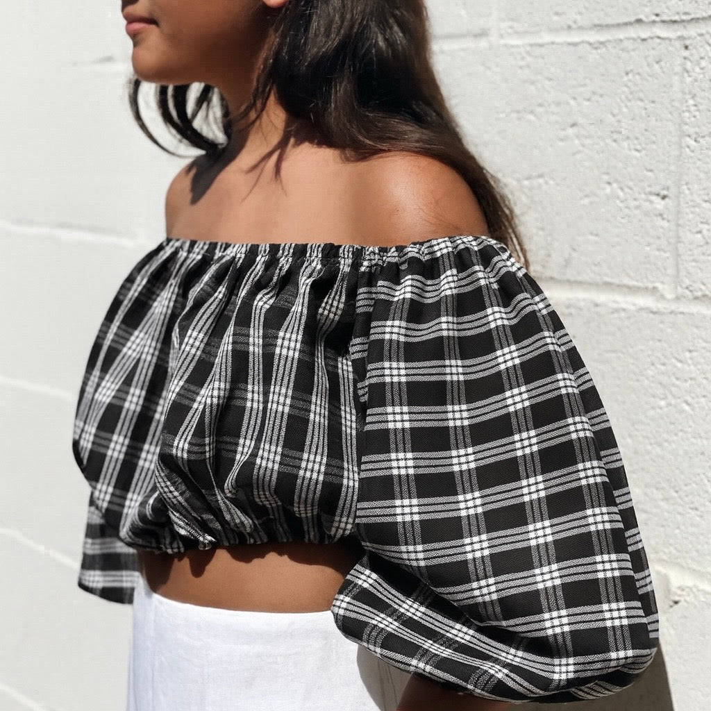 OFF THE SHOULDER CROP TOP